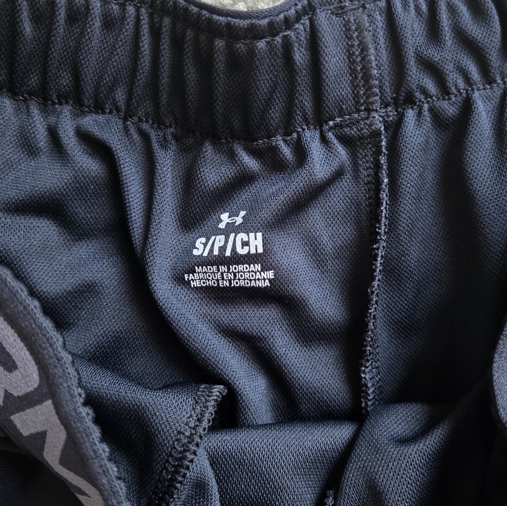 Under Armour Play Up Pocket Shorts - Picture 2 of 3